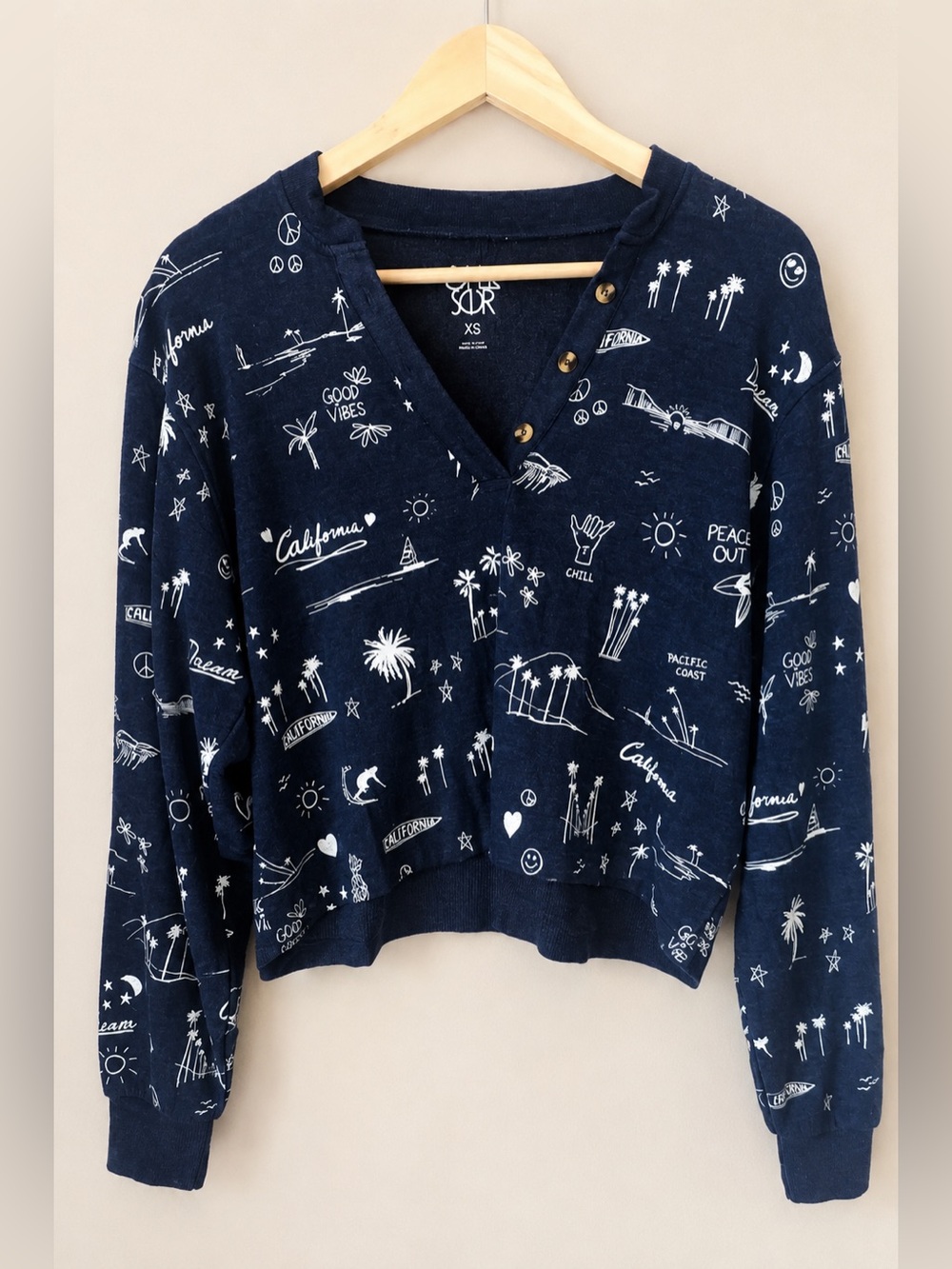 Chaser Women's California Graphic Print V-Neck Long Sleeve Cropped Sweatshirt Mo